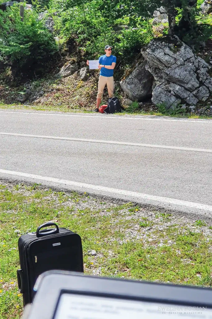 Łapanie busa na stopa