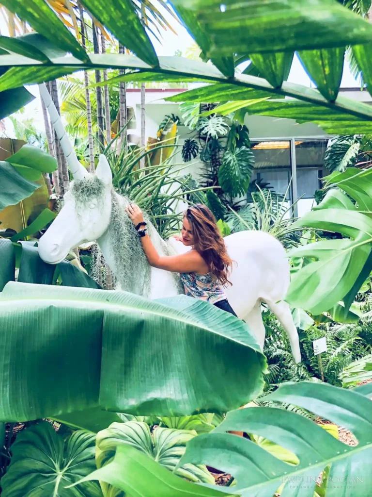 Miami Beach Botanical Garden - dziewczyna z koniem