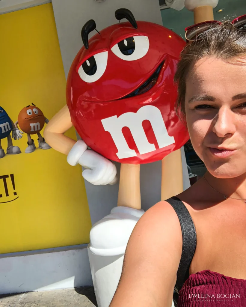 Dziewczyna z M&M's World