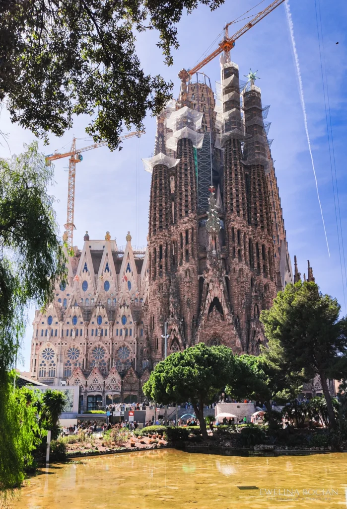the most famous building of Barcelona - Sagrada Familia
