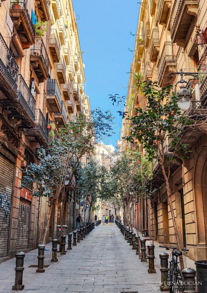 Stroll through the streets of Barcelona