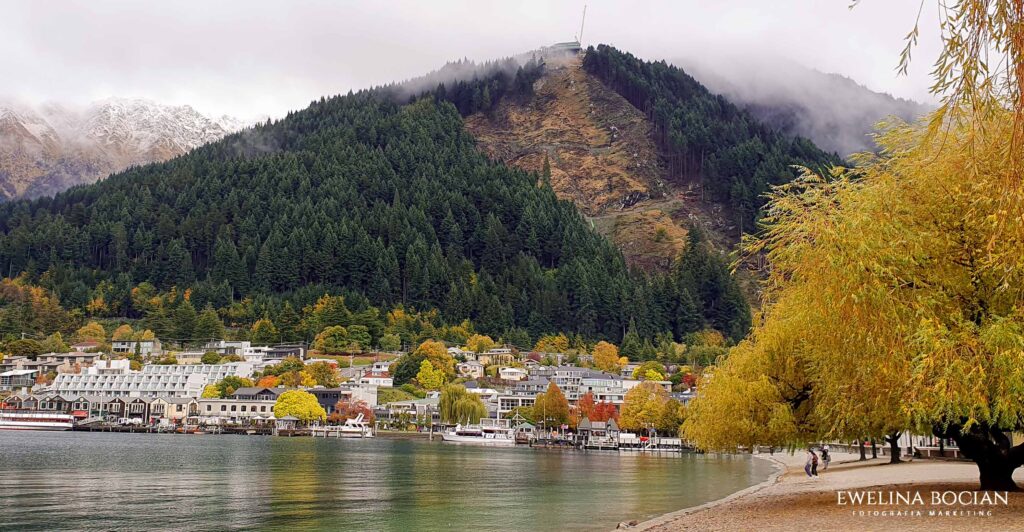 Queenstown z widokiem na jezioro