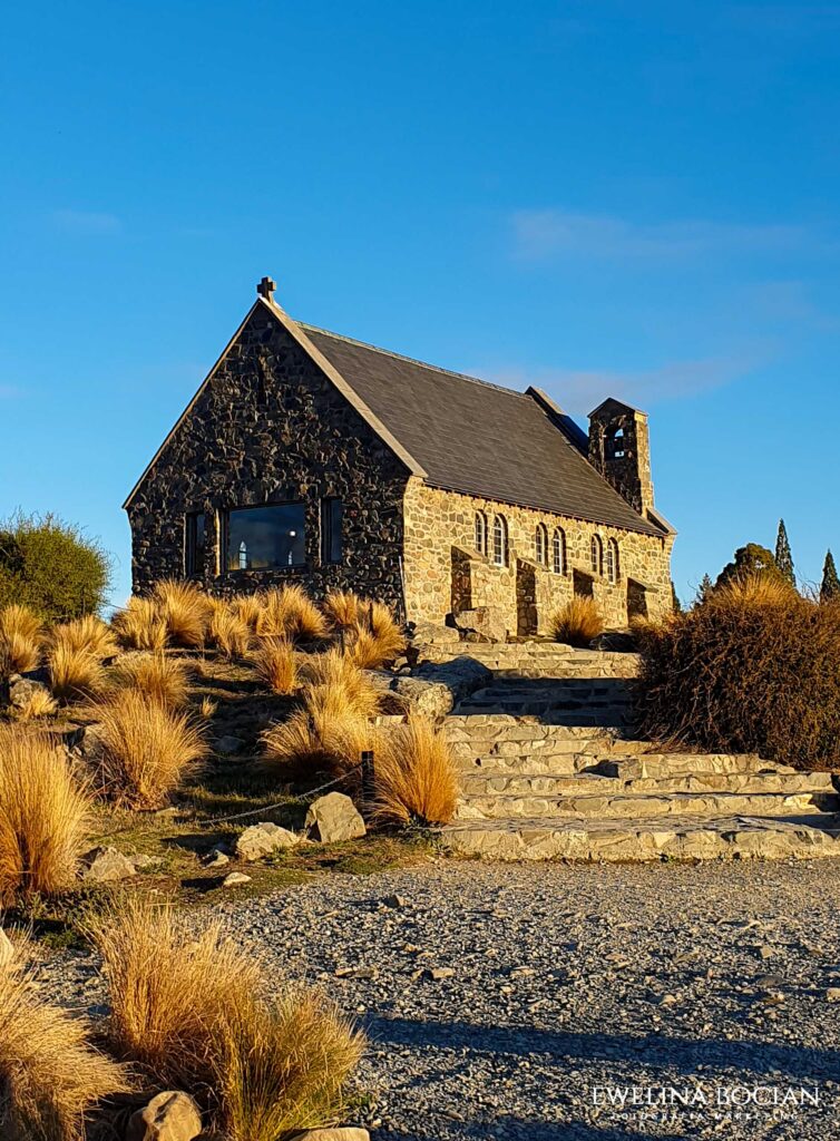 Kościółek za dnia - Lake Tekapo