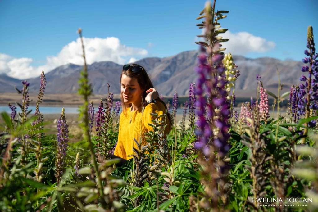 Barwne Lake Tekapo z Łubinami