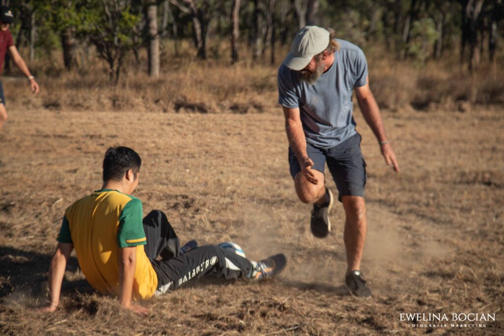 Not give up, team play, soccer