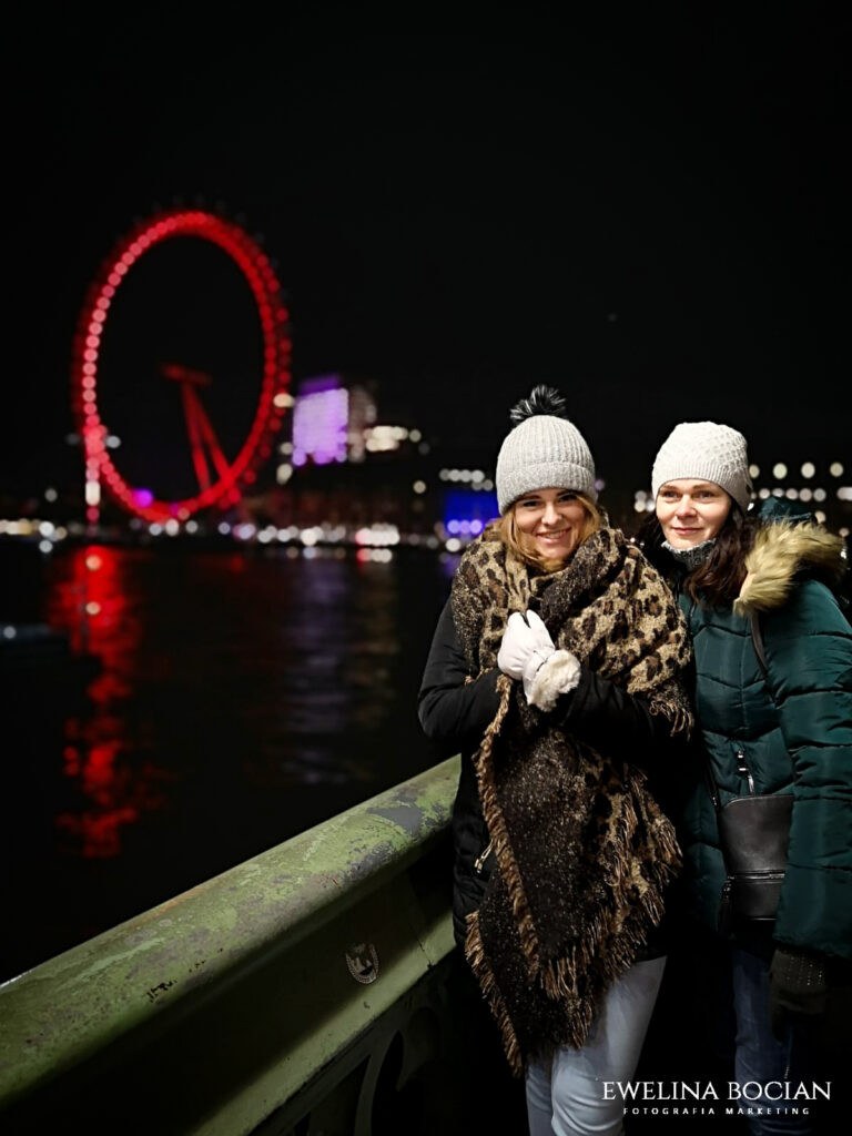 Z mamą pod koniec dnia z widokiem na London Eye